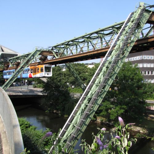 Die weltbekannte Schwebebahn